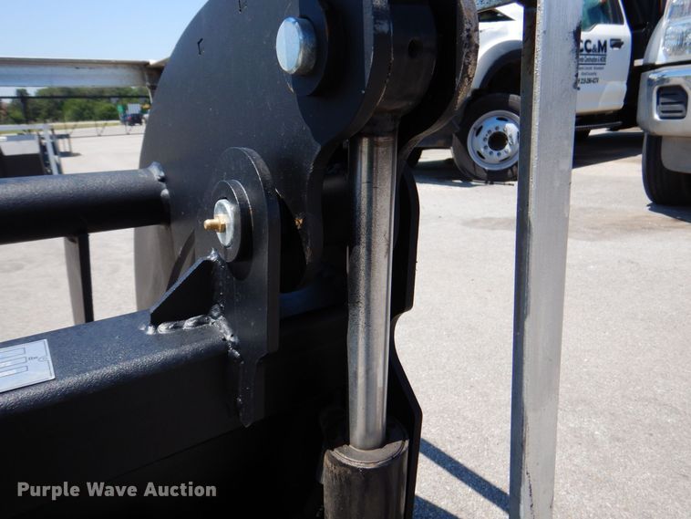 image for item IB9552 Skid steer grapple bucket