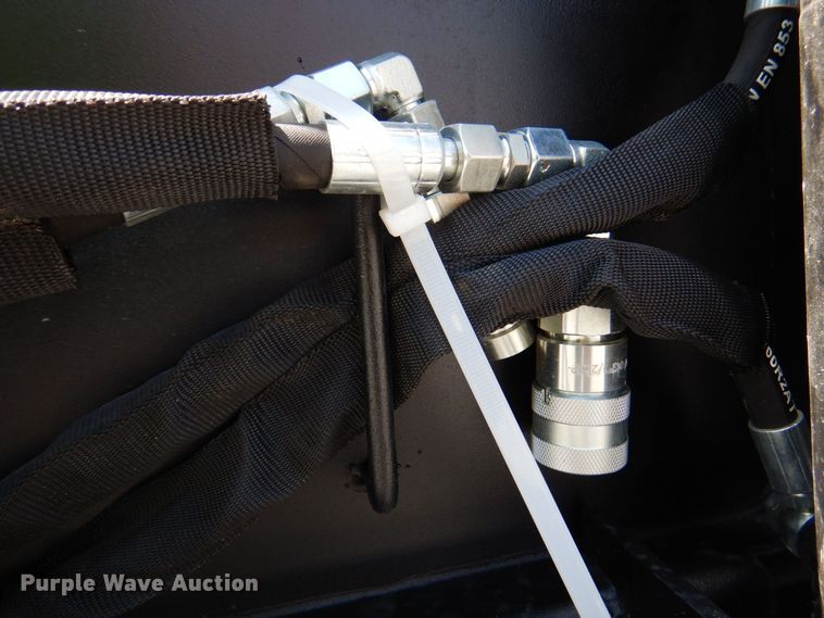 image for item IB9552 Skid steer grapple bucket