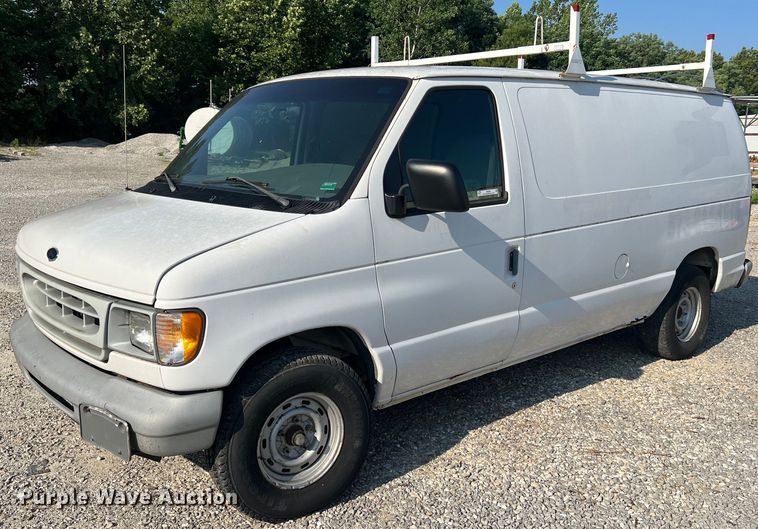 image for item II9208 2000 Ford E150  van