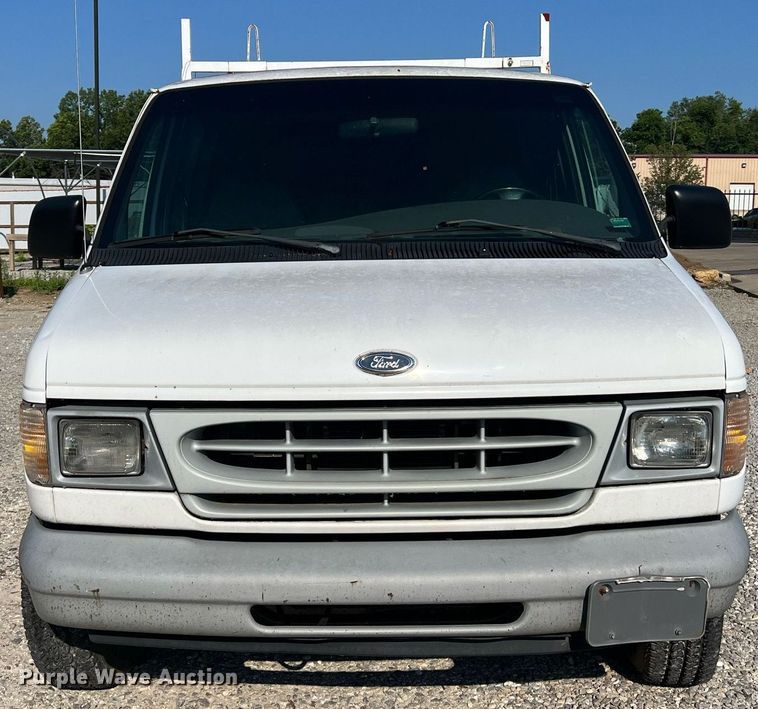 image for item II9208 2000 Ford E150  van