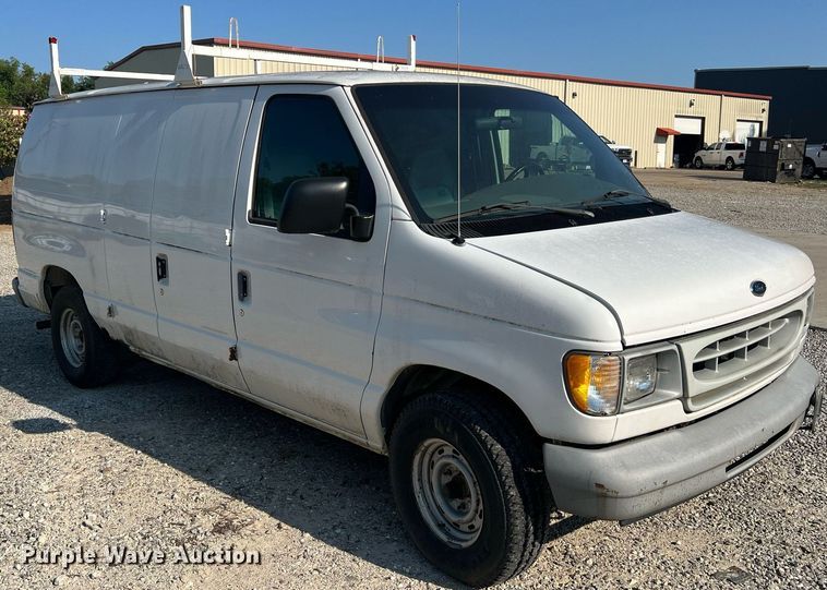 image for item II9208 2000 Ford E150  van