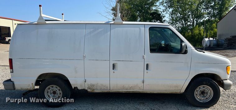 image for item II9208 2000 Ford E150  van