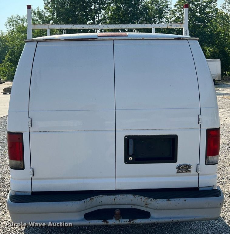 image for item II9208 2000 Ford E150  van