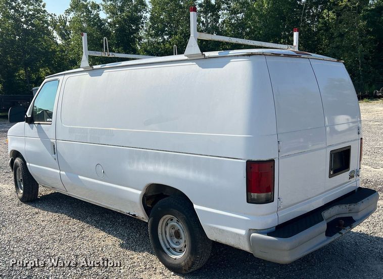 image for item II9208 2000 Ford E150  van