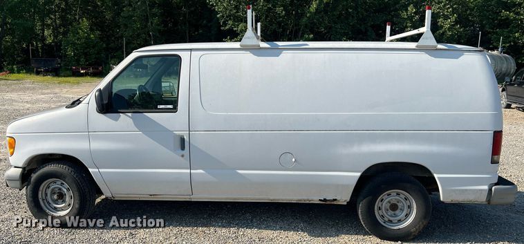 image for item II9208 2000 Ford E150  van