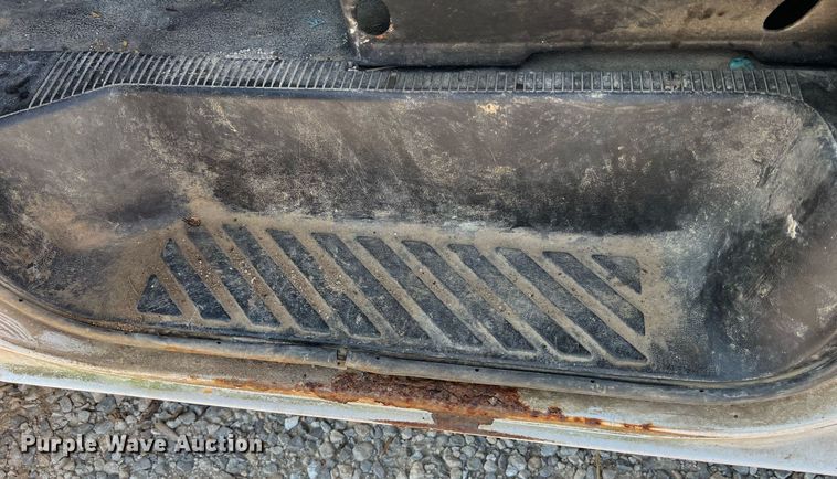 image for item II9208 2000 Ford E150  van