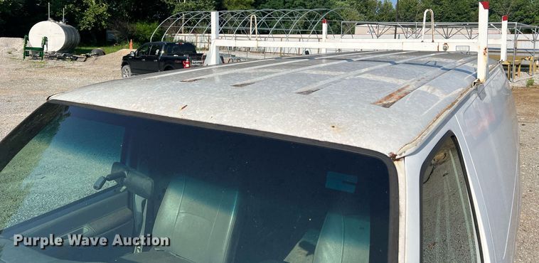 image for item II9208 2000 Ford E150  van