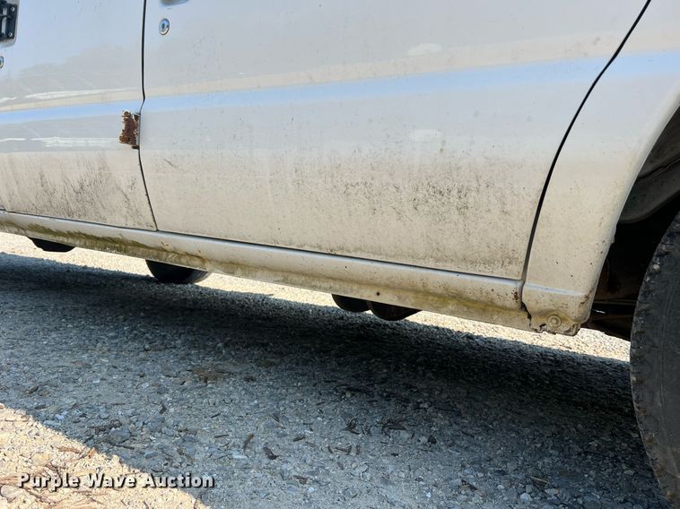 image for item II9208 2000 Ford E150  van