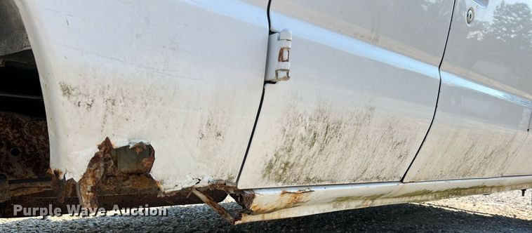 image for item II9208 2000 Ford E150  van