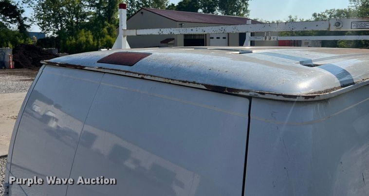 image for item II9208 2000 Ford E150  van