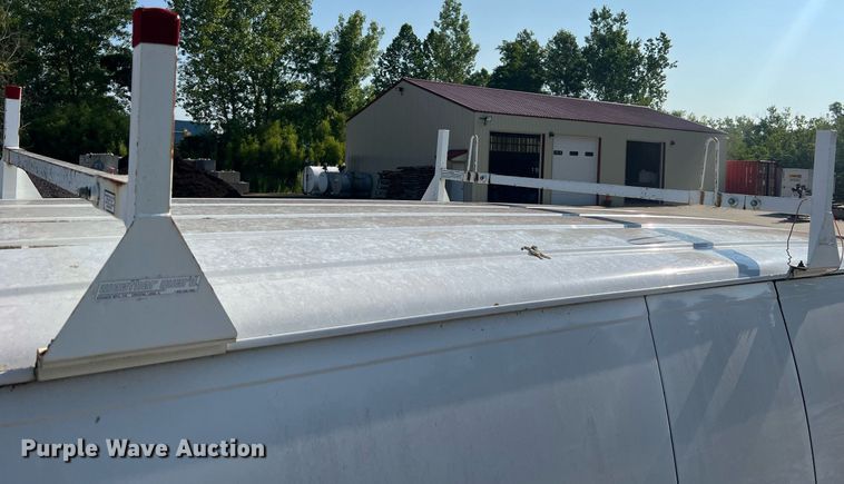 image for item II9208 2000 Ford E150  van