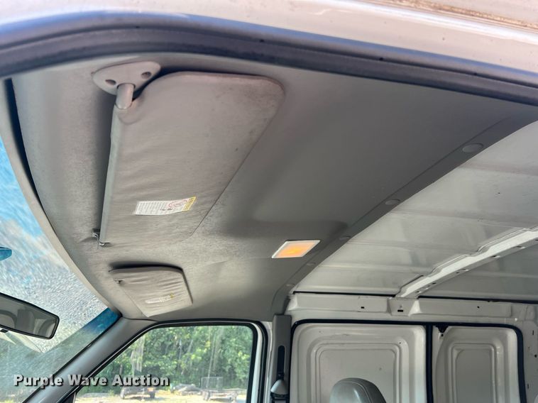 image for item II9208 2000 Ford E150  van