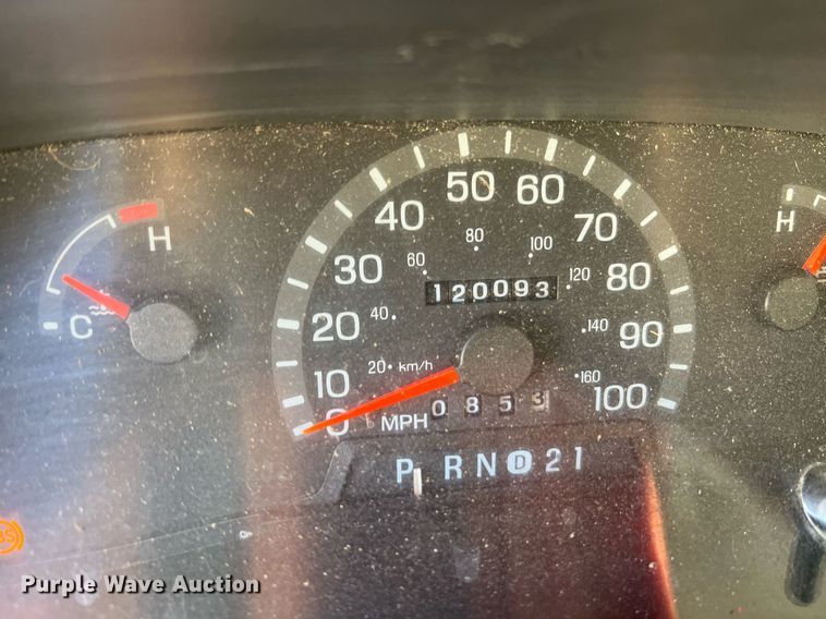 image for item II9208 2000 Ford E150  van