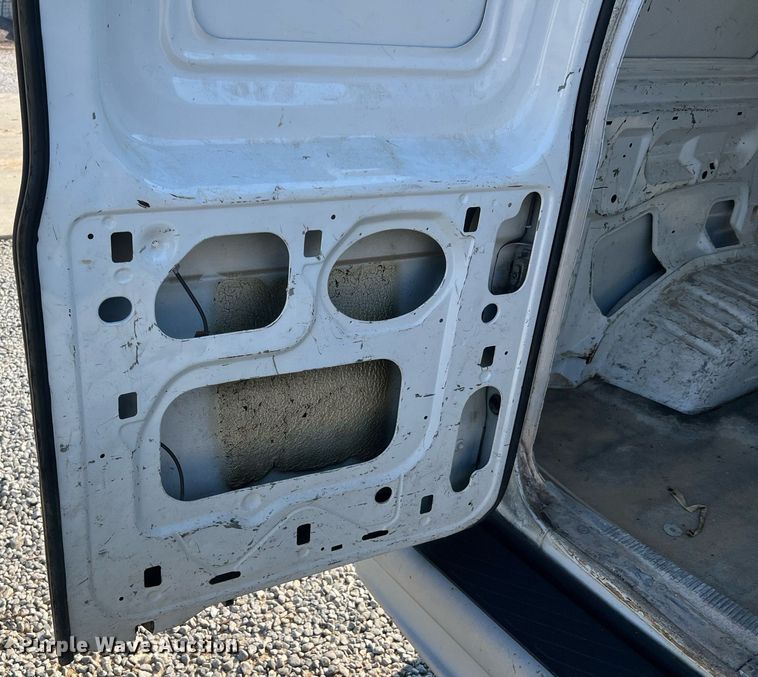 image for item II9208 2000 Ford E150  van