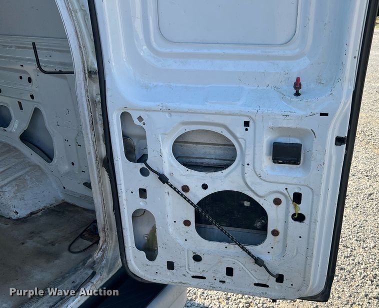 image for item II9208 2000 Ford E150  van