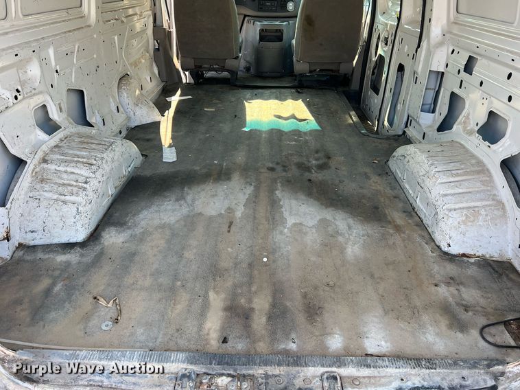 image for item II9208 2000 Ford E150  van