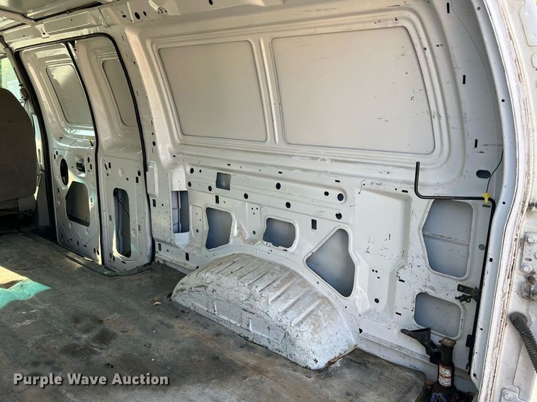 image for item II9208 2000 Ford E150  van