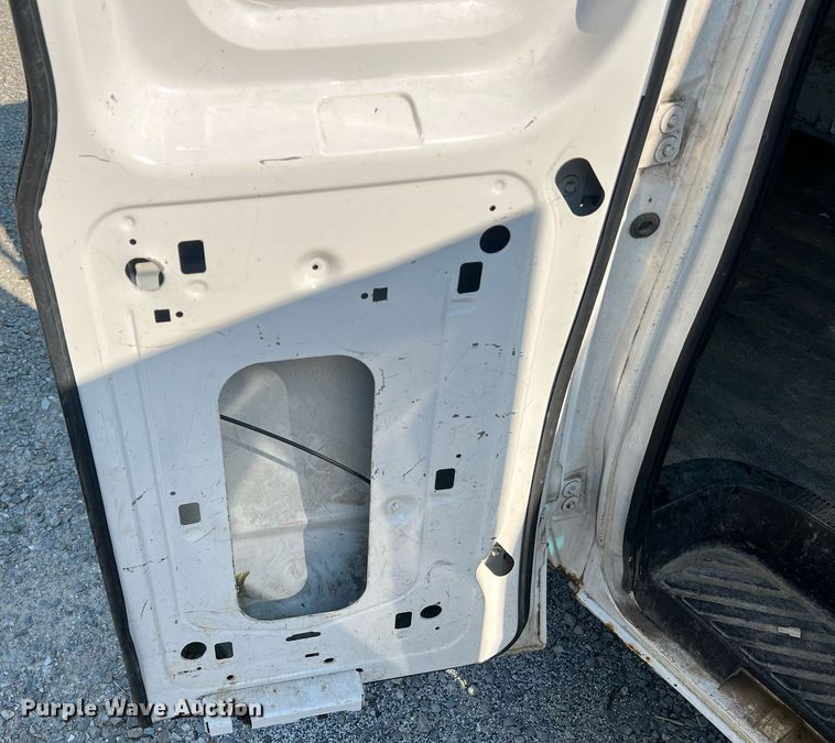 image for item II9208 2000 Ford E150  van