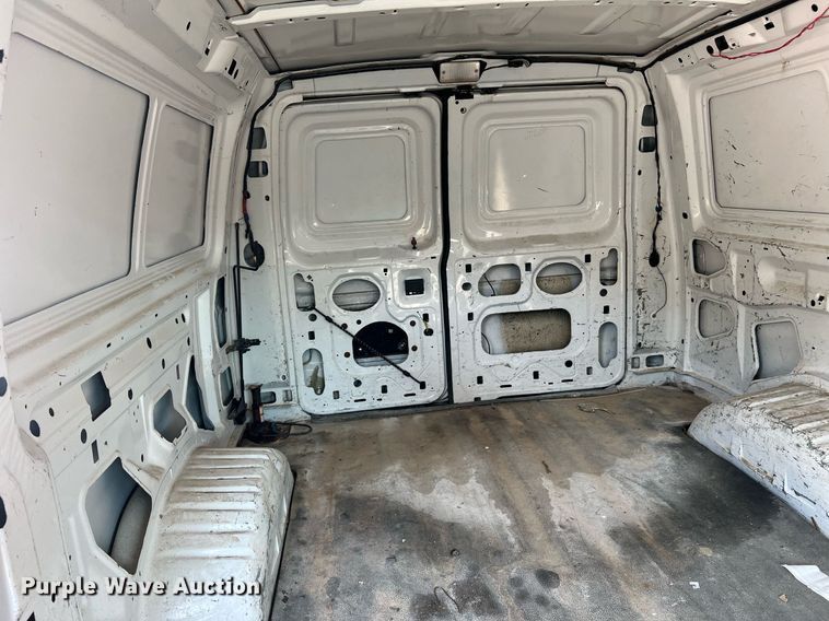 image for item II9208 2000 Ford E150  van