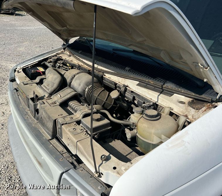 image for item II9208 2000 Ford E150  van