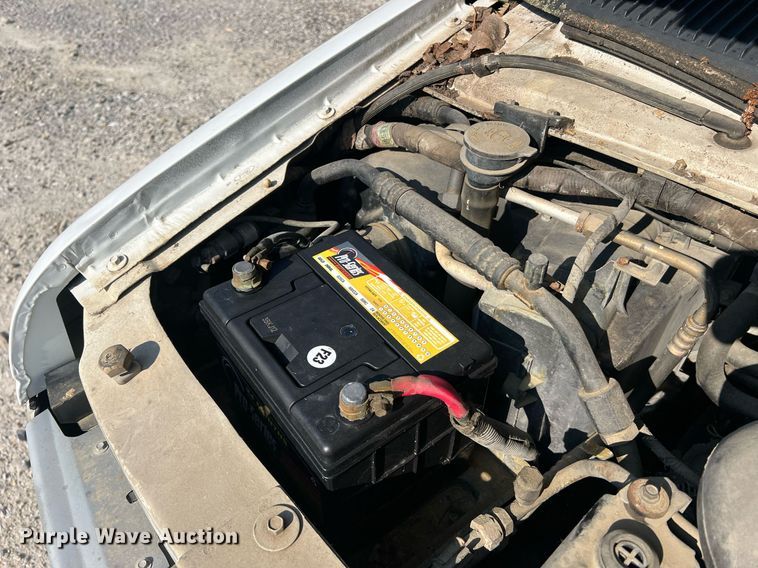 image for item II9208 2000 Ford E150  van