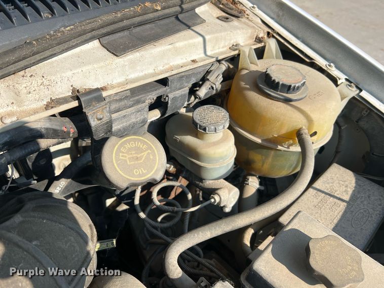 image for item II9208 2000 Ford E150  van