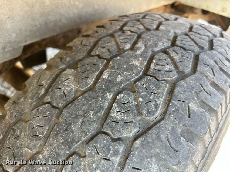 image for item II9208 2000 Ford E150  van