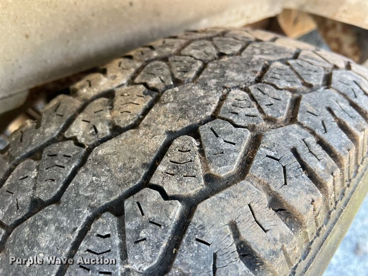 image for item II9208 2000 Ford E150  van