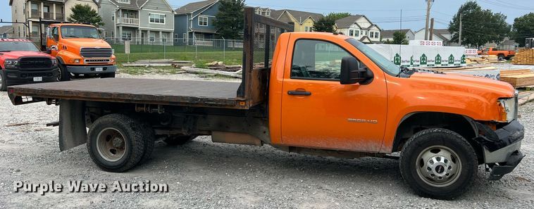 image for item II9220 2011 GMC Sierra 3500HD  dump flatbed pickup truck