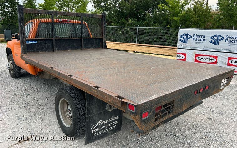 image for item II9220 2011 GMC Sierra 3500HD  dump flatbed pickup truck