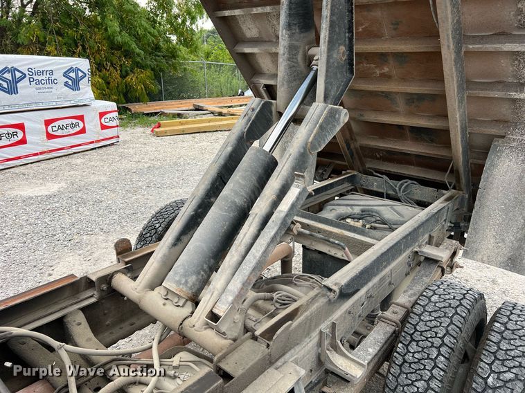 image for item II9220 2011 GMC Sierra 3500HD  dump flatbed pickup truck