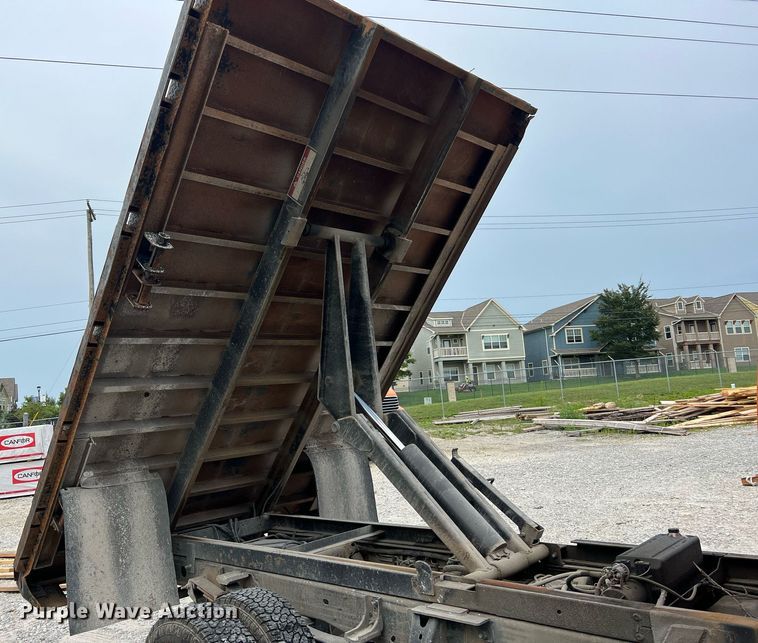 image for item II9220 2011 GMC Sierra 3500HD  dump flatbed pickup truck