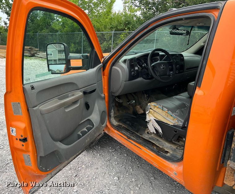 image for item II9220 2011 GMC Sierra 3500HD  dump flatbed pickup truck