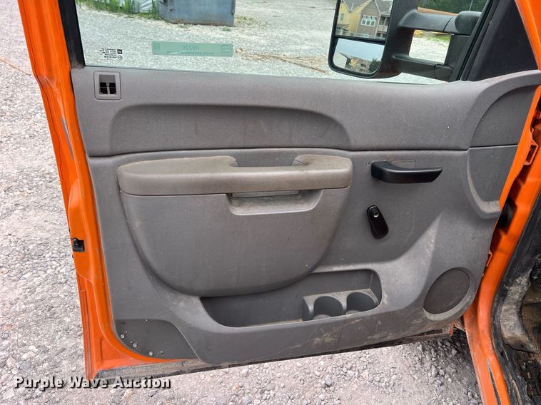 image for item II9220 2011 GMC Sierra 3500HD  dump flatbed pickup truck