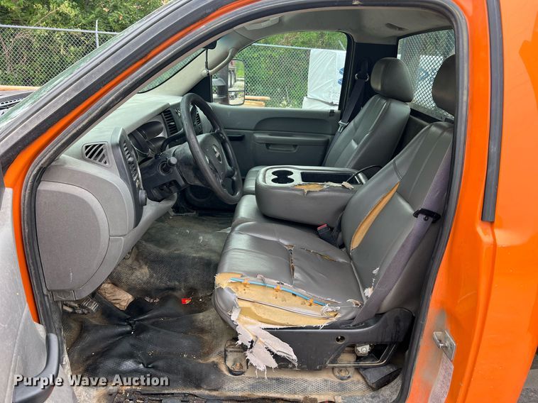 image for item II9220 2011 GMC Sierra 3500HD  dump flatbed pickup truck