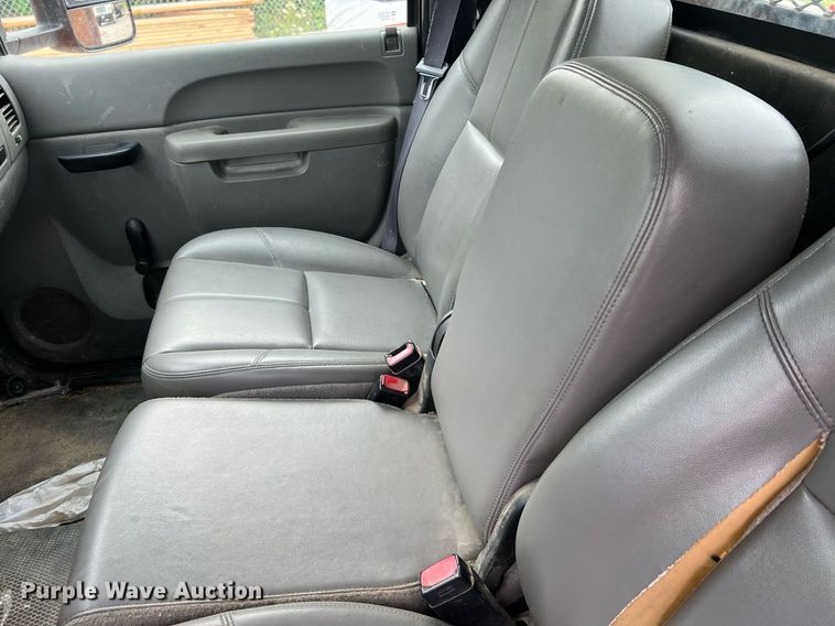 image for item II9220 2011 GMC Sierra 3500HD  dump flatbed pickup truck