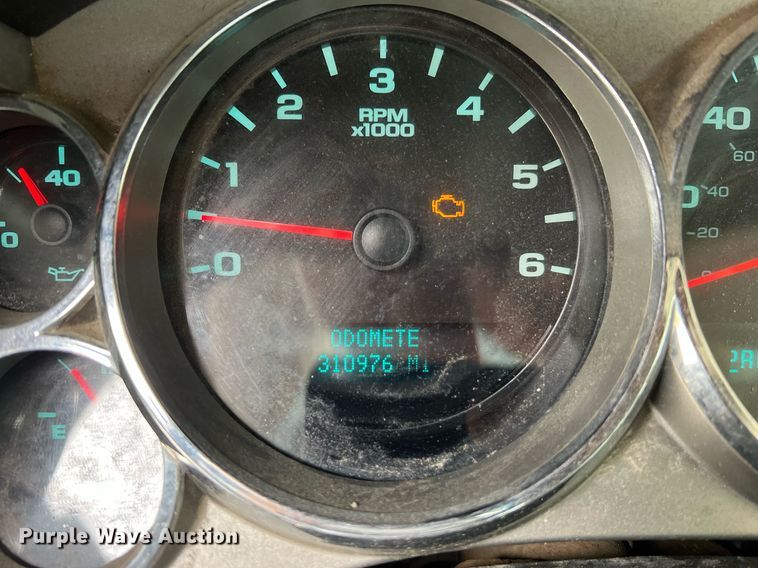 image for item II9220 2011 GMC Sierra 3500HD  dump flatbed pickup truck