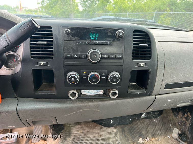 image for item II9220 2011 GMC Sierra 3500HD  dump flatbed pickup truck