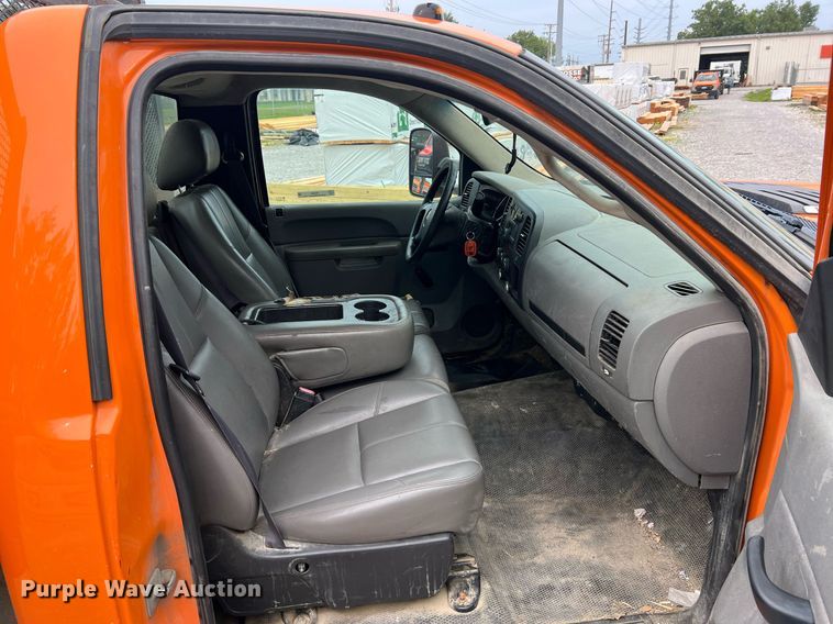 image for item II9220 2011 GMC Sierra 3500HD  dump flatbed pickup truck