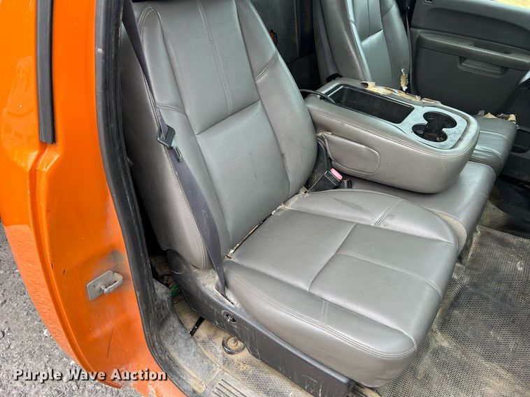 image for item II9220 2011 GMC Sierra 3500HD  dump flatbed pickup truck