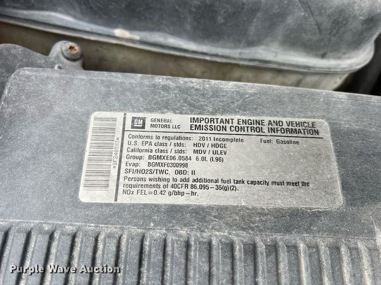 image for item II9220 2011 GMC Sierra 3500HD  dump flatbed pickup truck