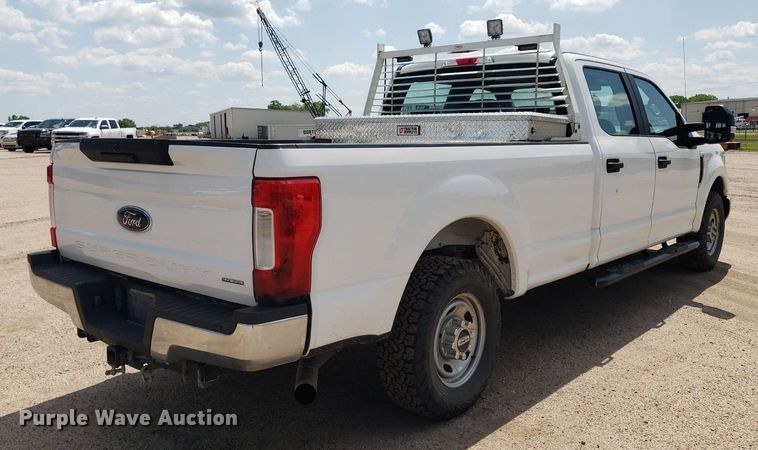 image for item IP9271 2018 Ford F250 Super Duty XL  Crew Cab pickup truck