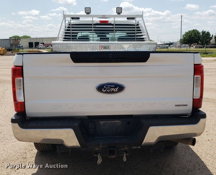 image for item IP9271 2018 Ford F250 Super Duty XL  Crew Cab pickup truck