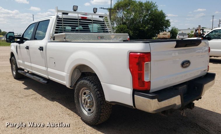 image for item IP9271 2018 Ford F250 Super Duty XL  Crew Cab pickup truck