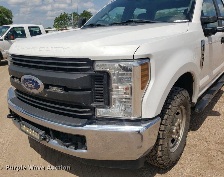 image for item IP9271 2018 Ford F250 Super Duty XL  Crew Cab pickup truck