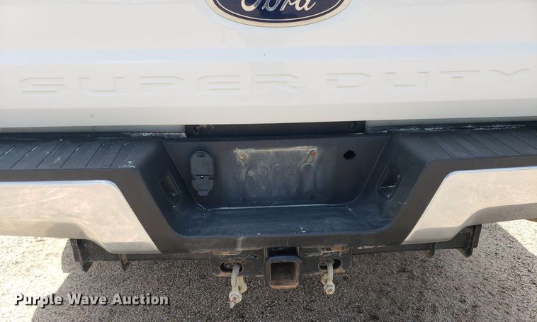 image for item IP9271 2018 Ford F250 Super Duty XL  Crew Cab pickup truck