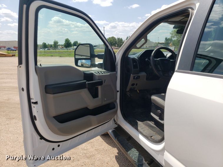 image for item IP9271 2018 Ford F250 Super Duty XL  Crew Cab pickup truck