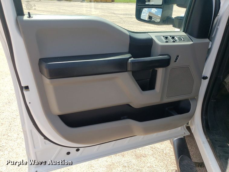 image for item IP9271 2018 Ford F250 Super Duty XL  Crew Cab pickup truck