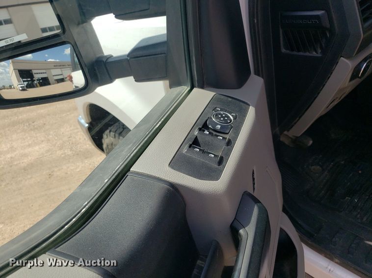 image for item IP9271 2018 Ford F250 Super Duty XL  Crew Cab pickup truck