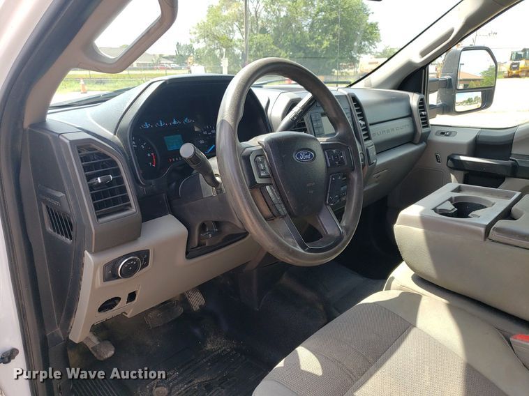 image for item IP9271 2018 Ford F250 Super Duty XL  Crew Cab pickup truck